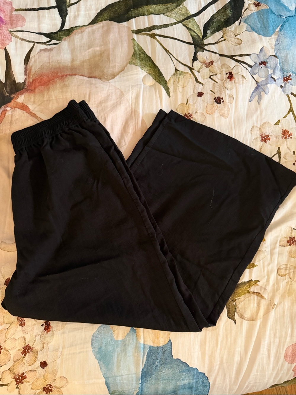 Women's Wide Leg Pull-On Pants in Black